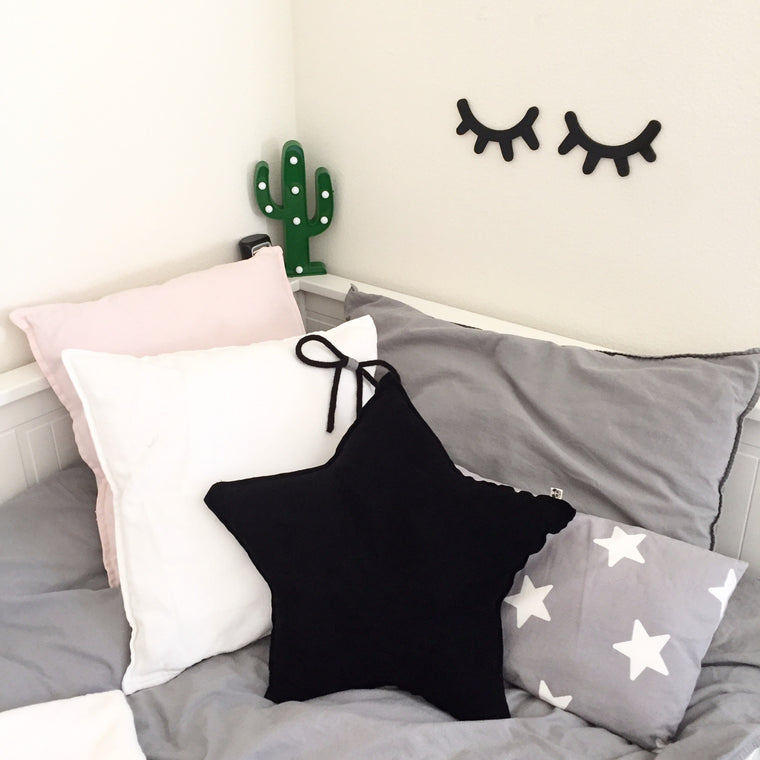 Sleepy Eye_ Cute Eyelashes 3D Wooden Wall Sticker